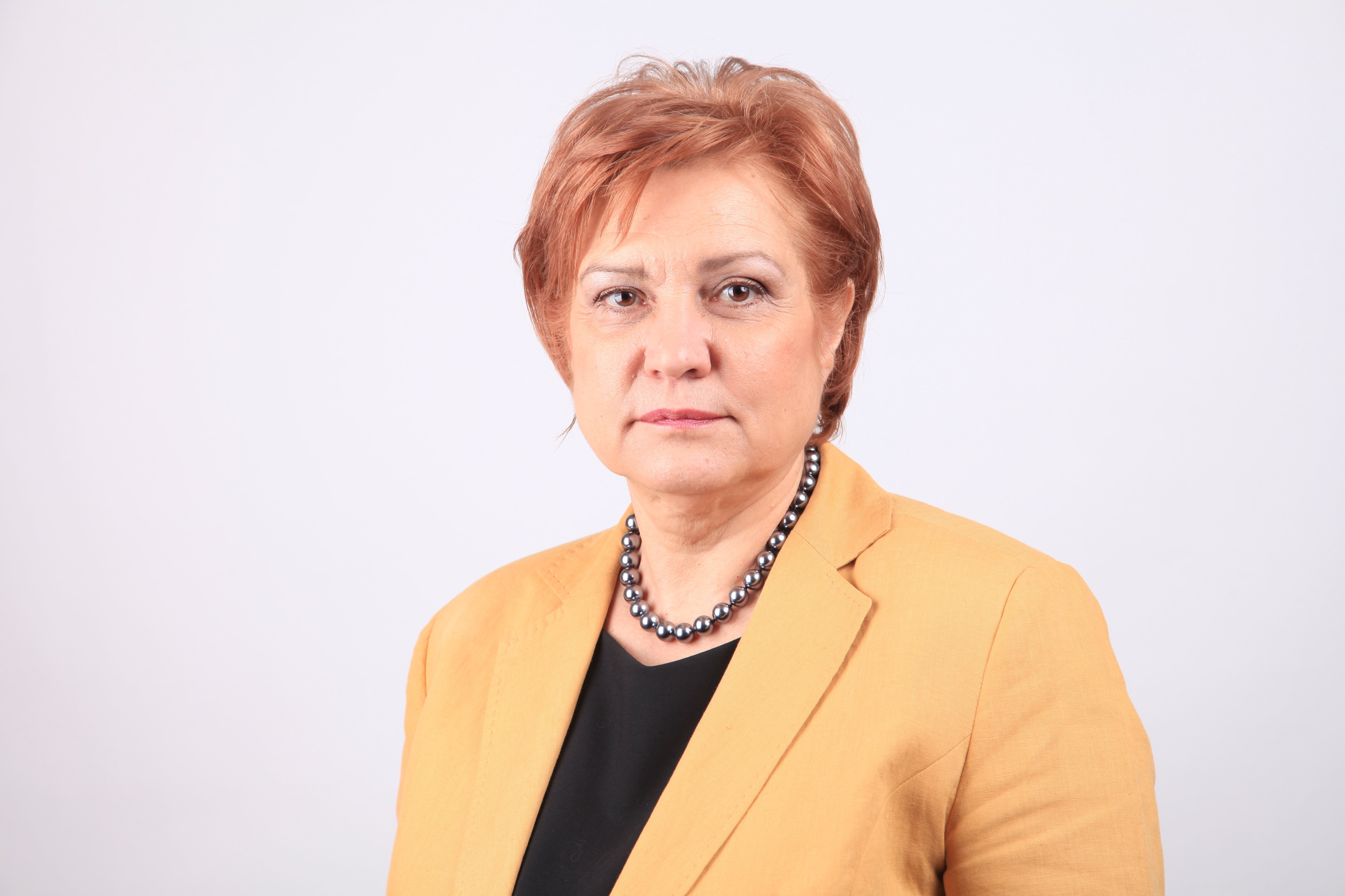 Менда Стоянова